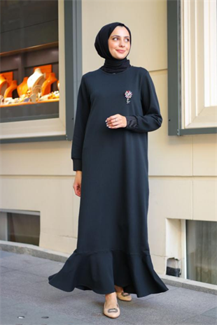 Kadın Broş Detaylı Eteği Volanlı Elbise Siyah